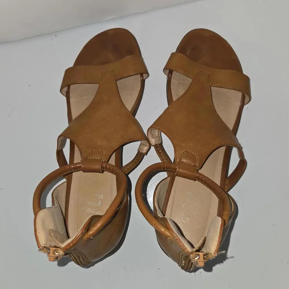 0253 Wedge Sandals Brown Peep Toes Faux Wedge Heels Size 8.5